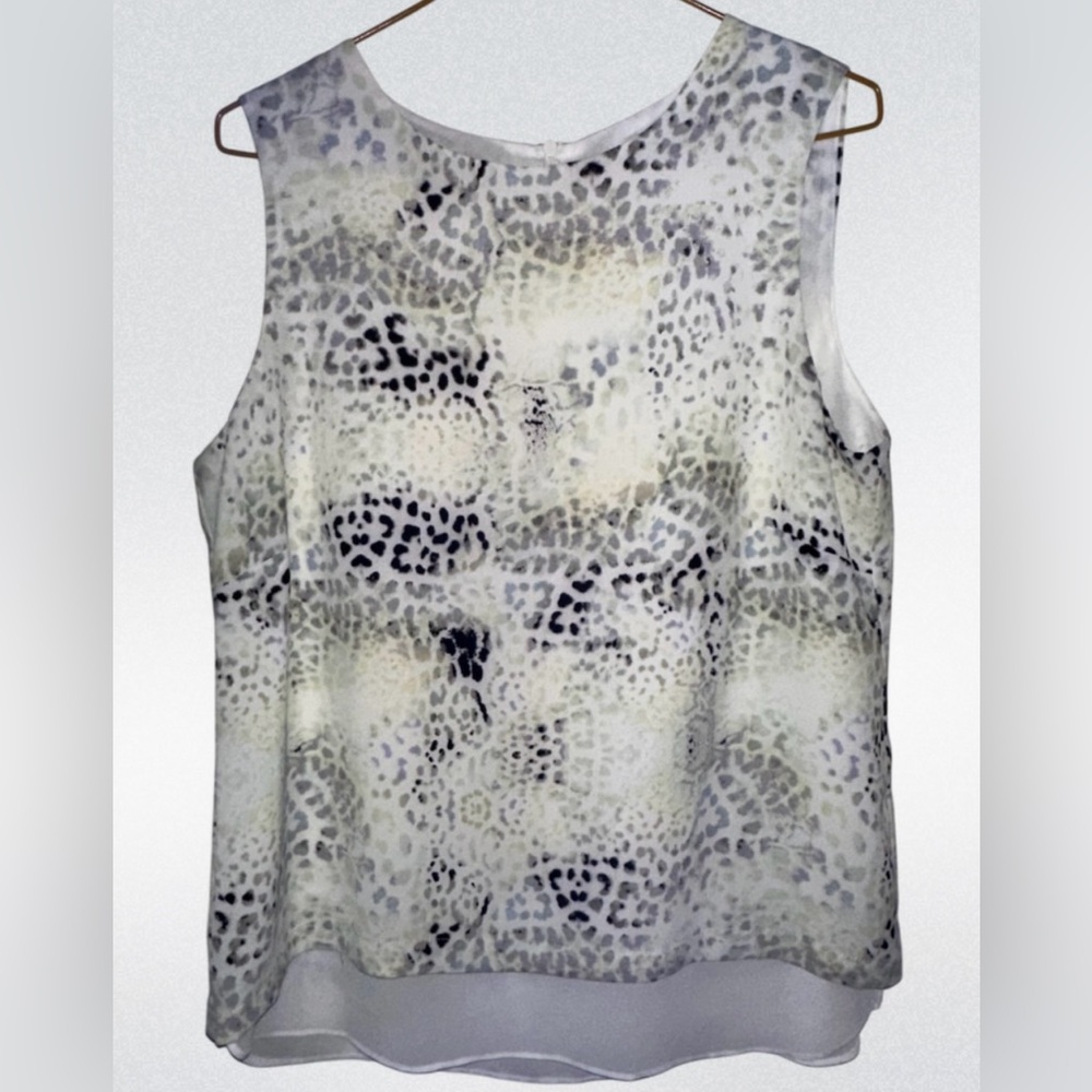 Rose And‎ Olive Woman’s Sleeveless Blouse Size M Animal Print Back Zipper